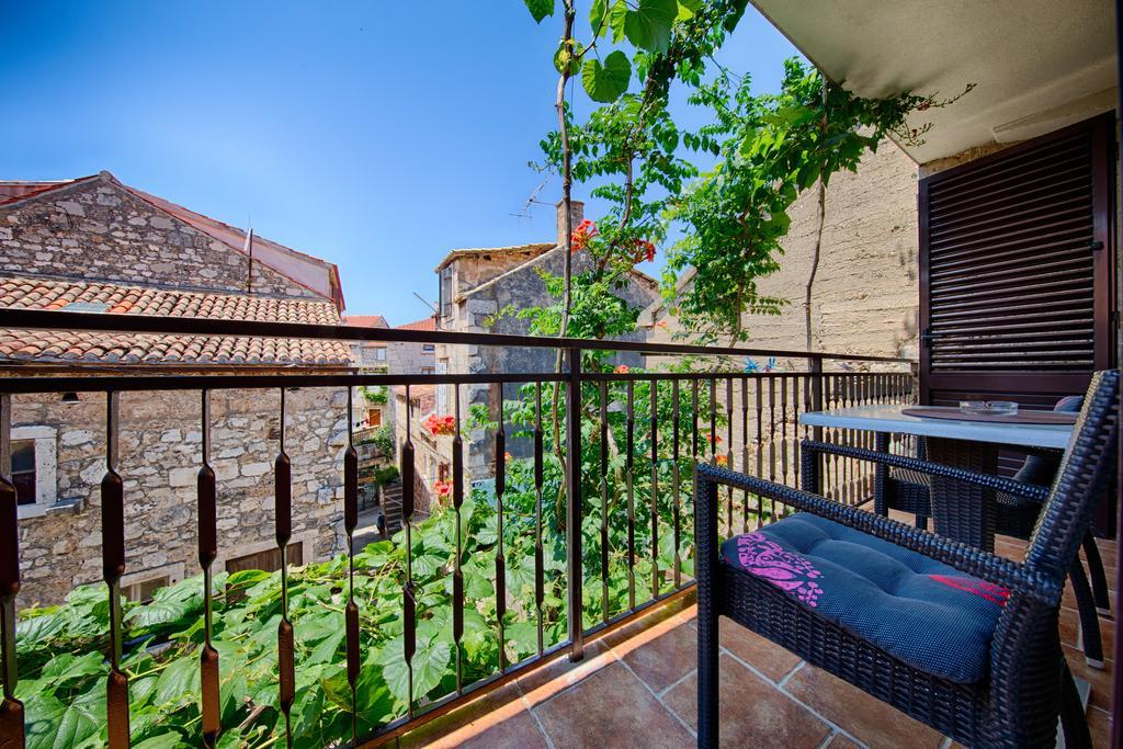 Apartments Villa Anka Komiža Екстериор снимка