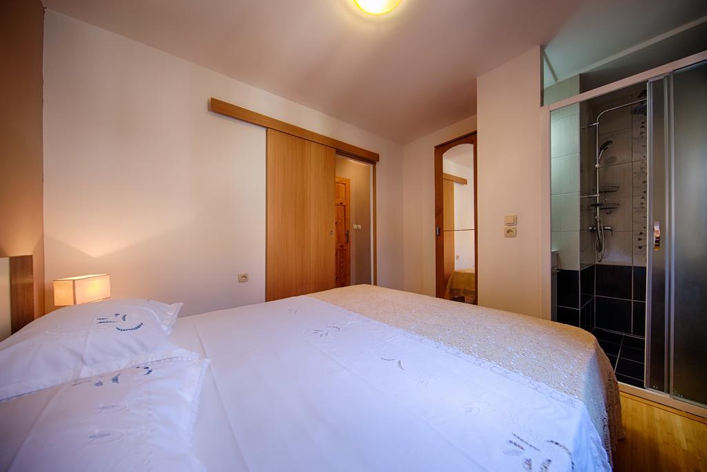 Apartments Villa Anka Komiža Екстериор снимка