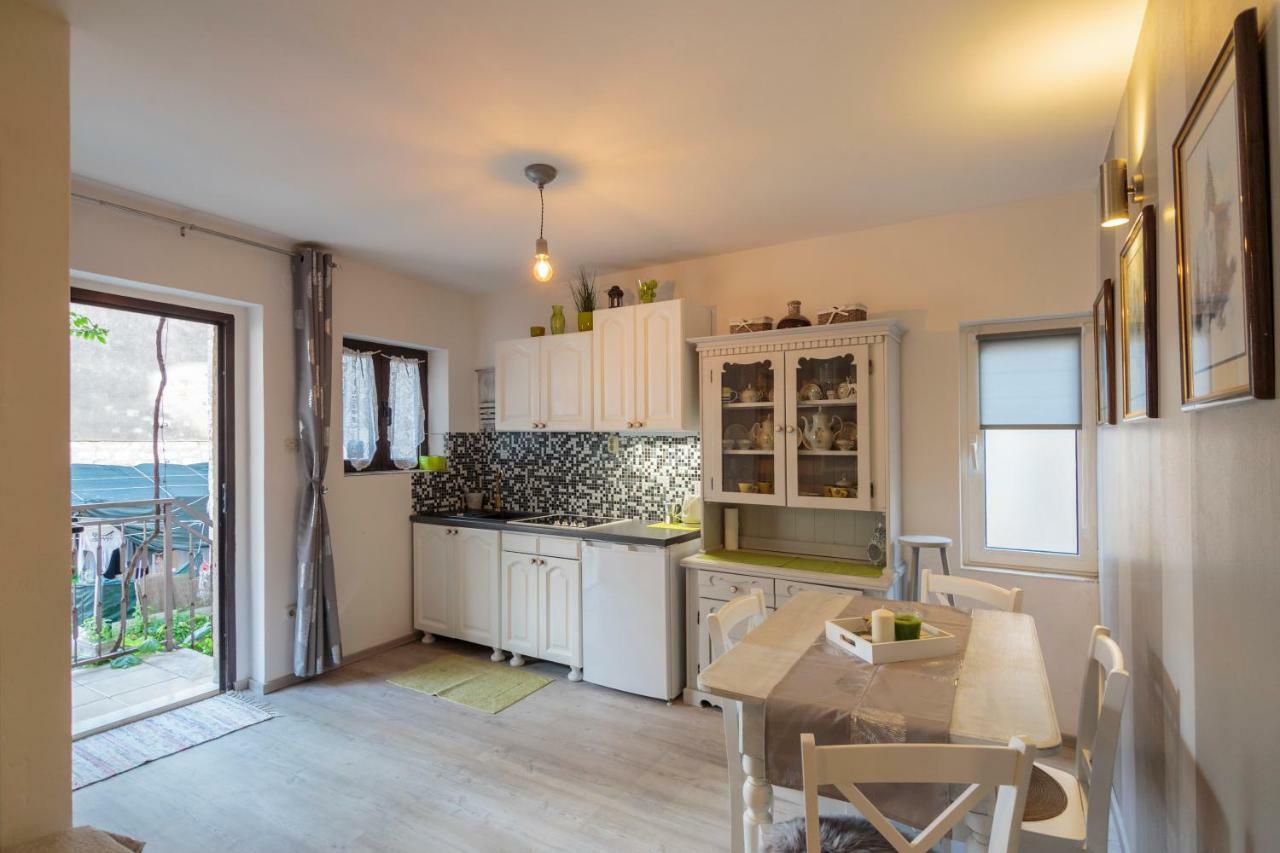 Apartments Villa Anka Komiža Екстериор снимка