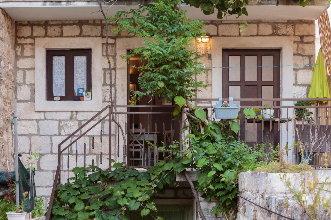 Apartments Villa Anka Komiža Екстериор снимка